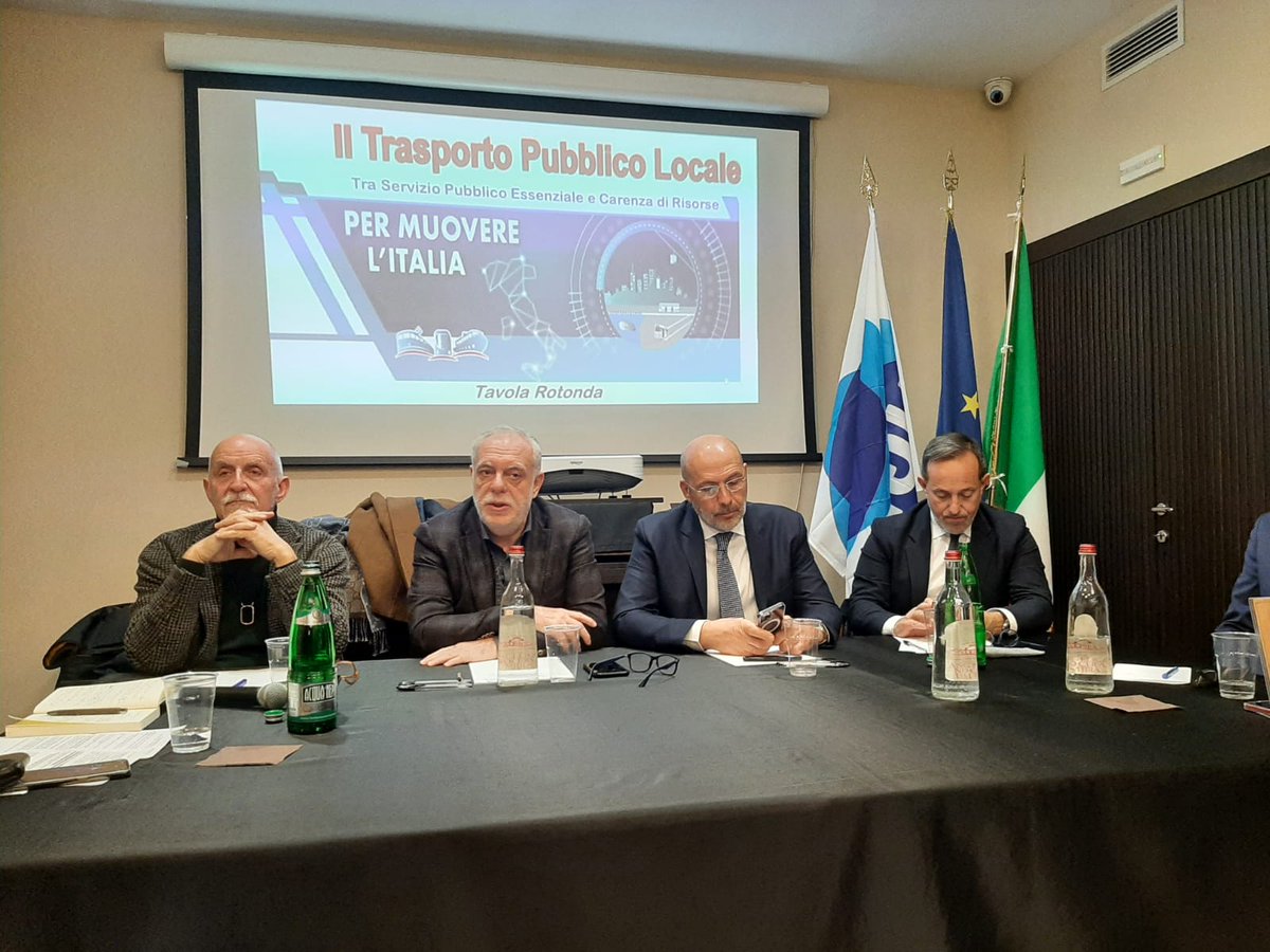 Autoferro_Ugl's tweet image. Sul #rilancio del #settore #autoferrotranvieri non c'è contrapposizione tra aziende e dei #lavoratori. Sul #pnrr c'è chi giudica l'#Italia non sia in grado di gestire il cambiamento. Serve il coraggio ora di raccogliere la sfida del #digitale. @andrea_gibelli @FmMilloch