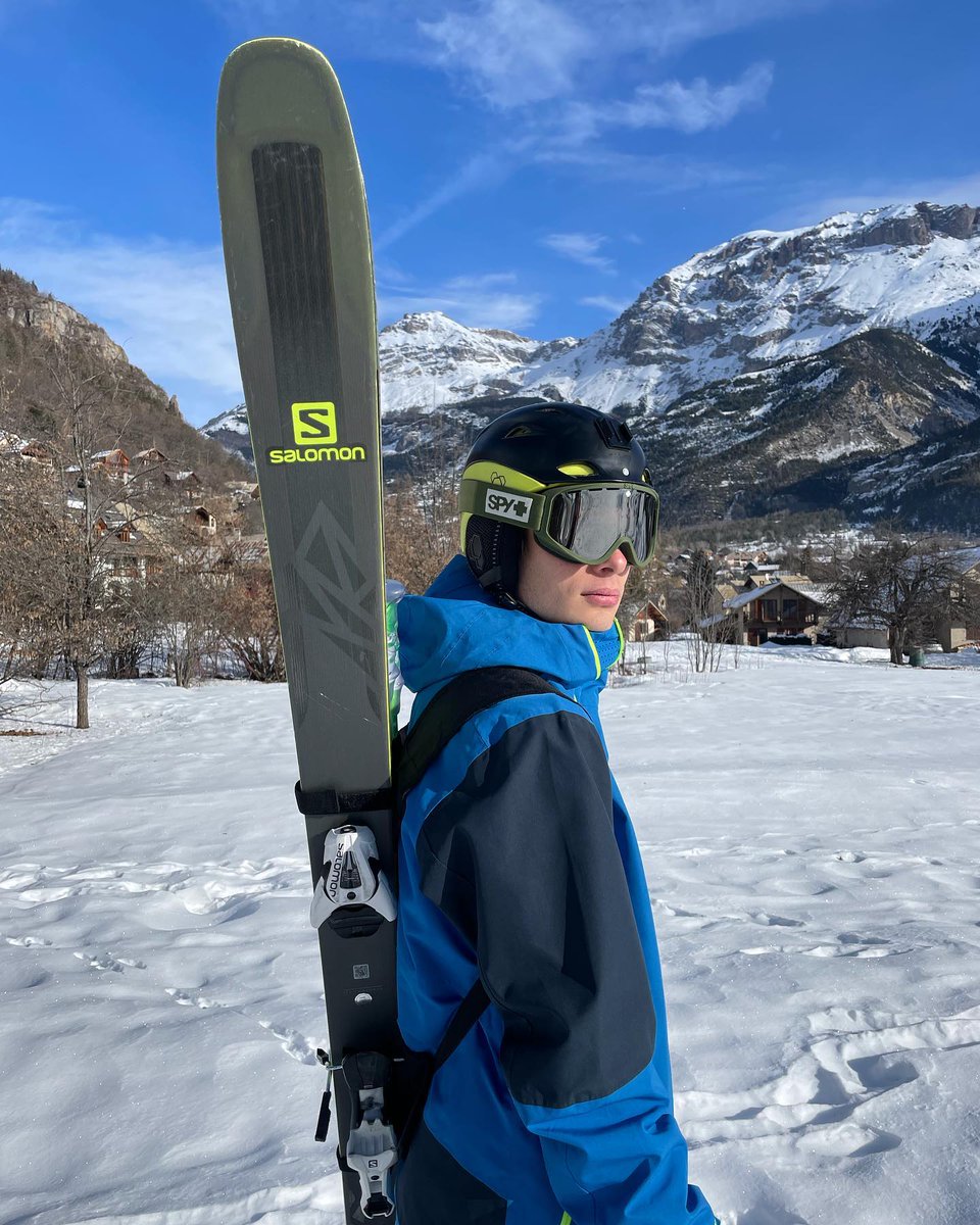wantalis's tweet photo. Porter ses skis n’a jamais été aussi facile ! ❄️💪

#wantalis #skiback #ski #porteski #sport https://t.co/64MvKLFNBl