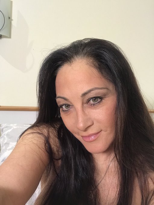 Good morning to you all😘 I do hope that your all well. Just about to log on to https://t.co/UZfph7aYbY&hellip;