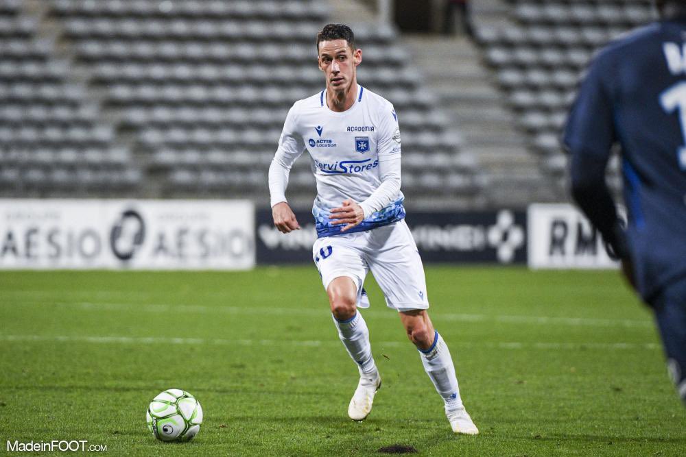 SimplGrenat57's tweet photo. Alexandre Coeff ne rejoindra pas le @FCMetz 
Le défenseur auxerrois va sûrement prendre la direction de l’Italie https://t.co/CGby6vfGj6