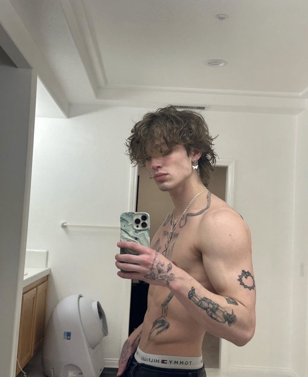 ִֶָ (@vhcomfort) on Twitter photo 