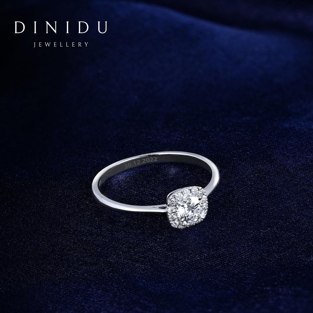 Fall in love all over again with this enchanting Round Brilliant Diamonds Cushion-shaped Halo White Gold Ring.

#DreamInDiniduJewellery 

#WhiteGoldjewellery #uniquejewellery #personalizedjewellery
#bespokejewellery #jewelleryartisan  #highendjewelery #lka #srilanka #colombo