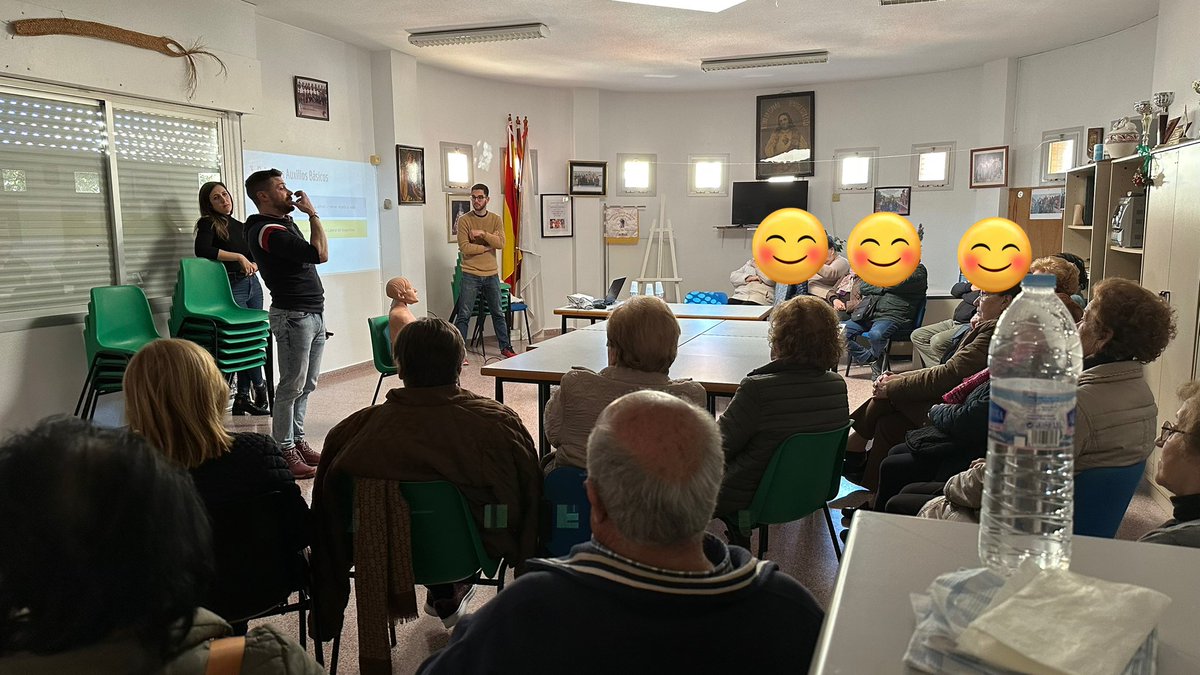 ☕️Un café con tu enfermera! 
⛑️Aprovechamos un #gruponatural para varias intervenciones EPS y Promoción de la salud con el CLUB DE MAYORES DE LA RIBERA de #Molina <a href="/Area6VegaMedia/">Área 6 Vega Media</a>