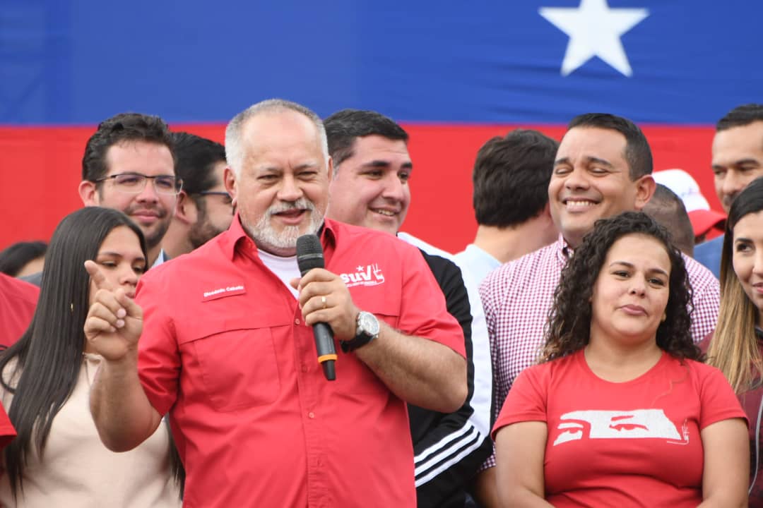 #LoDijo 📝

"Aquí está la juventud que sin ser gobernadores, alcaldes, diputados o concejales se mantiene firme, de pie, revolucionaria, antiimperialista y chavista. Es la que anda en la calle y no se rinde", Diosdado Cabello. 

<a href="/dcabellor/">Diosdado Cabello R</a>
#BastaDePersecuciónEconómica