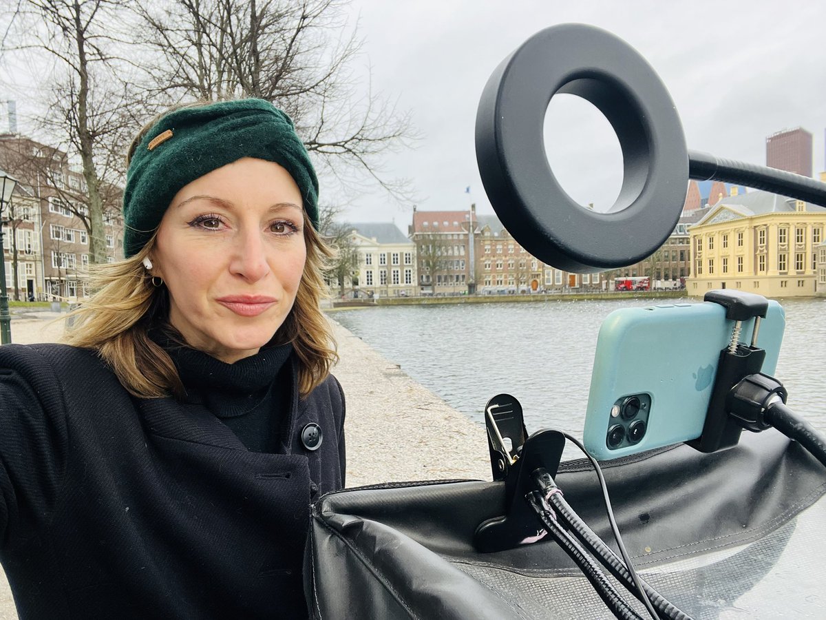 anna holligan 🎙 tweet media