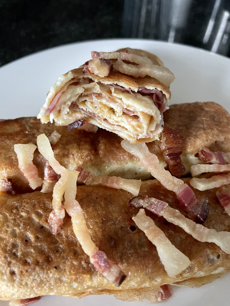 orsolya_health's tweet image. #parmaham filled #pkd pancakes fried in #mangalica bacon grease and served with bacon crisps. Made a great breakfast 😊 orsolyaszathmari.com/pkd-cookbook