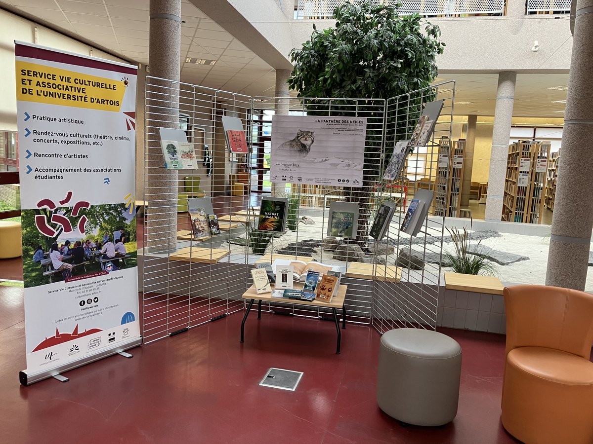 Ce 31/01/23, @Univ_Artois consacre la journée aux enjeux de  la biodiversité et aux relations des humains à la nature.
La #BUArras s'associe à ce projet à travers une table de sélection en lien avec Projection-débat du film "La panthère des neiges" de ce soir à 19h à La Ruche.