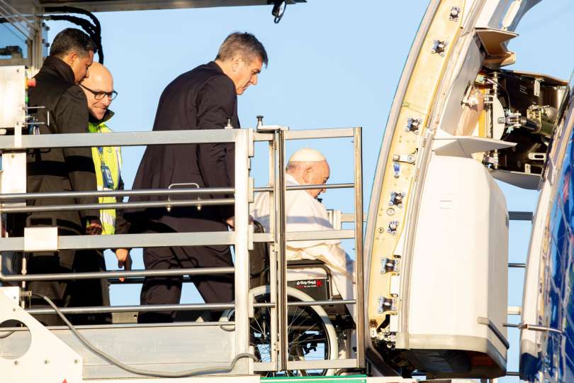 JPBodjoko's tweet photo. #Vatican : Peuple de la #RDC, le Pape François (@Pontifex_fr) est en route. Je sais qu'il aura un accueil chaleureux! La pluie va un peu attendre ces jours-ci  🤞. 🇻🇦🇨🇩
@CENCO__RDC @Presidence_RDC @TataCardinal https://t.co/vylcUQ85X1