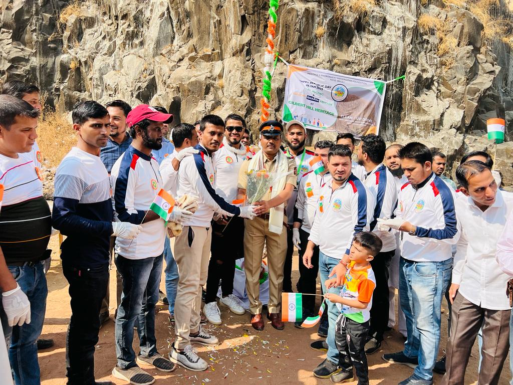 hepfoundation1's tweet photo. Huge thanks to the team for their hard work cleaning Gilbert Hill Heritage and to @MumbaiPolice #dnnagar for their participation in the cleaning drive &amp; hosting the flag ceremony. Special shoutout to @mybmcwardKW for providing staffs and garbage van. 
@PMOIndia #RepublicDay2023 https://t.co/XXYjuNyoab