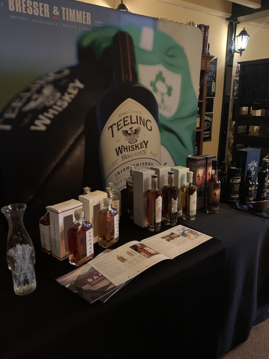 Hallo whiskyliefhebber 🥃, afgelopen weekend heeft u ons in het wild kunnen spotten. Zo is Wouter langs geweest bij Whisky aan het Strand in Ouddorp &amp; het Whisky Festival bij Versailles Dranken in Nijmegen 🥳 Ziet er goed uit Wouter! 🍻🍷🥂