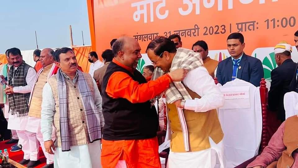 VivekPandey_bjp's tweet photo. आज उत्तर प्रदेश किसान मोर्चा द्वारा इण्टरनैशनल मिलेट्स ईयर पर आज दिन में गौघाट गोमतीनदी तट आयोजित भव्य मोटे आनाज पर संगोष्ठी एवं सहभोज विशाल सफल कार्यक्रम की बहुत बहुत बधाई शुभकामनाएं 
#milletsforhealthyup
@BJP4UP
@BJP4India
@Bhupendraupbjp 
@dharampalbjpmla 
@myogiadityanath https://t.co/Y842E5BS5j