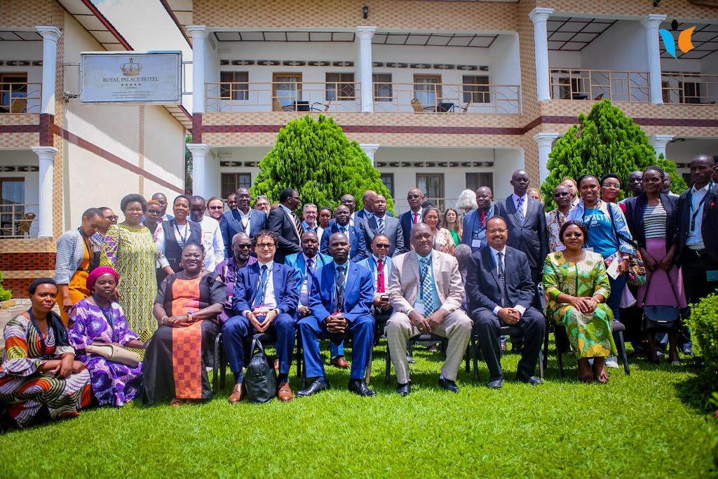 MagazineJimbere's tweet photo. 🔴 La @icglr1 en partenariat avec @ReDSS_HoA, @UNHCR_Burundi et @UEauBurundi organise du 31 janvier au 1er février 2023 à @royalpalacebdi en @MairieBuja, une réunion d'apprentissage par les pairs sur les solutions durables globales pour les réfugiés dans la région des Grands Lacs https://t.co/JzXjtwxcQU