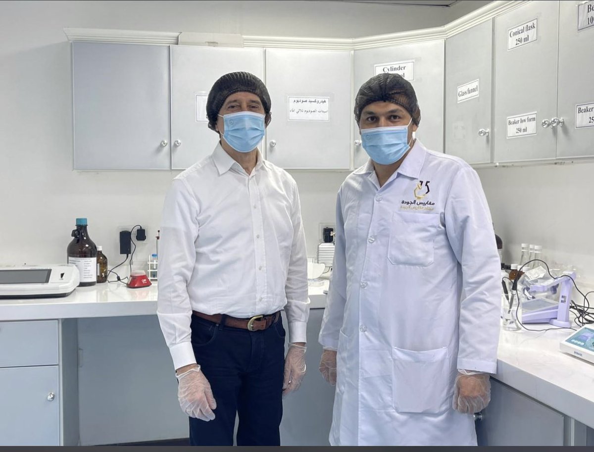 qmlab1's tweet photo. زيارة أ / جورج رئيس مسابقات لندن و فرنسا لافضل عسل لمختبر مقايس الجودة التابع للنحل الجوال لاستلام عينات مسابقة فرنسا . https://t.co/wrpKpToAt8