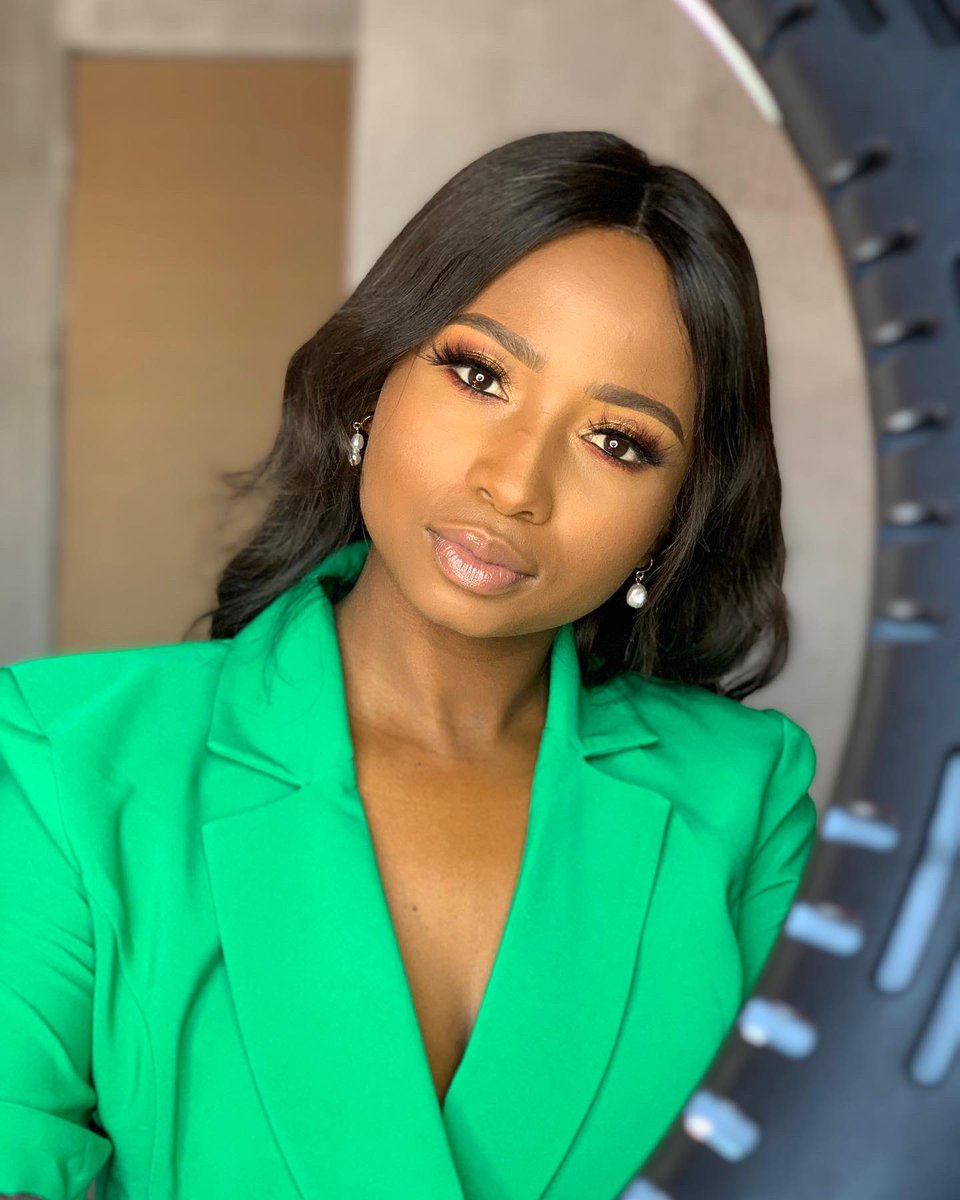 Glamzees_'s tweet photo. Graduation beat ☺️💄 
📍Boksburg, Villa Liza ( also do house calls)
Price : R750 ( 50% deposit secures your booking)
For bookings and enquiries contact 0612367749
Your support would be highly appreciated ☺️🙏🏾
#GirlTalkZA  #GirlzTalkZa https://t.co/MKDmzBUzoN