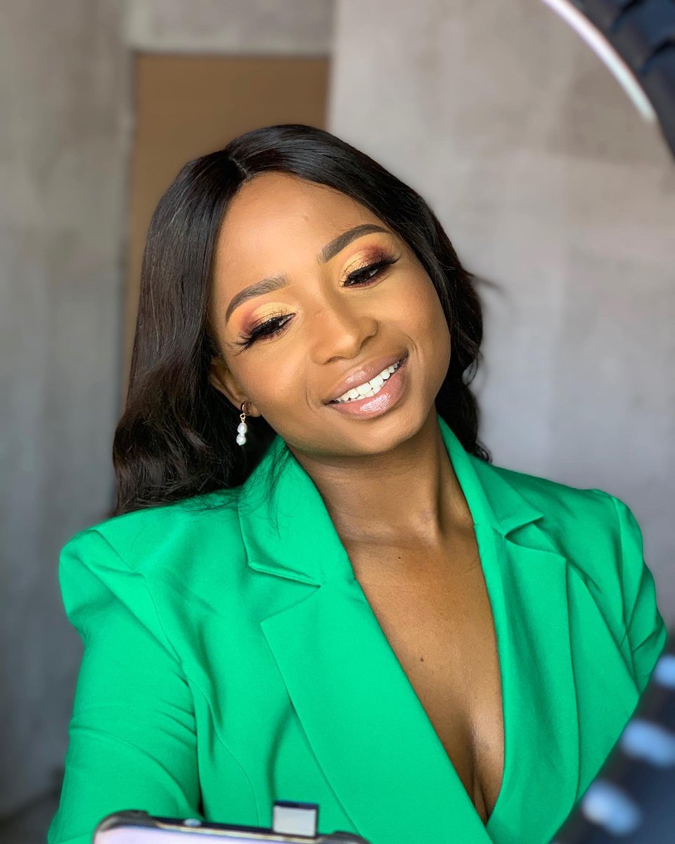 Glamzees_'s tweet photo. Graduation beat ☺️💄 
📍Boksburg, Villa Liza ( also do house calls)
Price : R750 ( 50% deposit secures your booking)
For bookings and enquiries contact 0612367749
Your support would be highly appreciated ☺️🙏🏾
#GirlTalkZA  #GirlzTalkZa https://t.co/MKDmzBUzoN