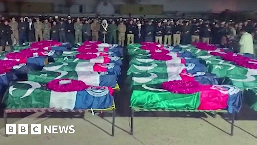 VCNnews's tweet photo. Pakistan mosque blast: Mass funeral held for police victims: A funeral with full police honours has been held for officers killed in Monday’s suicide attack. https://t.co/cNyeDRhyjg https://t.co/CcrqO1M7Yy
