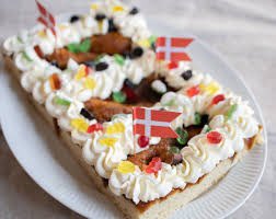 Har ofte udtalt mig hånligt om brunsviger, men nu har jeg prøvet den ægte version med flødeskum - sikke en oplevelse