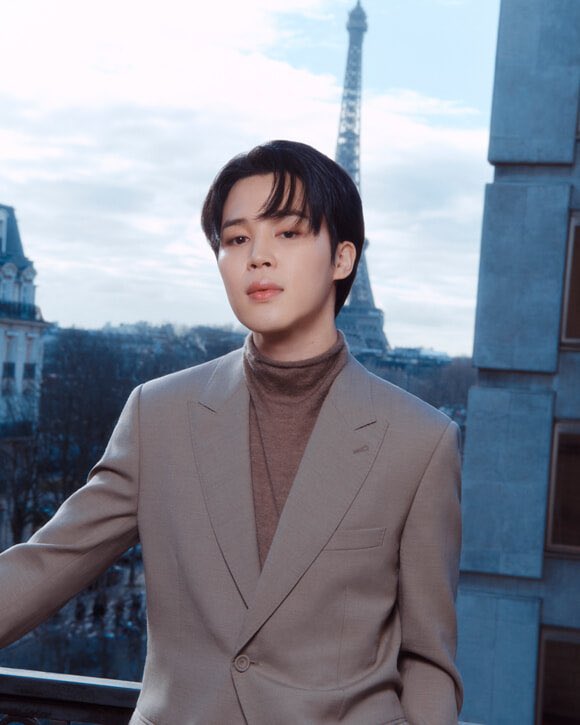 95Z_TWTS's tweet photo. When you are THE VIEW ✨ 

Jimin in Paris, 2023 https://t.co/bSmzz6lGq2