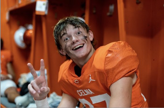 RecruitCelinaFB's tweet photo. @27Jackbrown 6’2 175lbs 
☑️ WR/DB 2023, 2nd TM All State
☑️ 41 catch-713 yards, 12 TDs, 1 INT, 2 FR 
☑️Multi-Sport Athlete-🏃‍♂️-🏈 2.90 GPA
☑️🏈 film- https://t.co/ZfQw763C0I
☑️ ⭐️-No 🏈 Scholarship Offers
☑️4.49 40-Pro Agility 4.57-Vertical 29.5 in
☑️180 Bench-275 Squat-185 Clean https://t.co/trURMijWlX