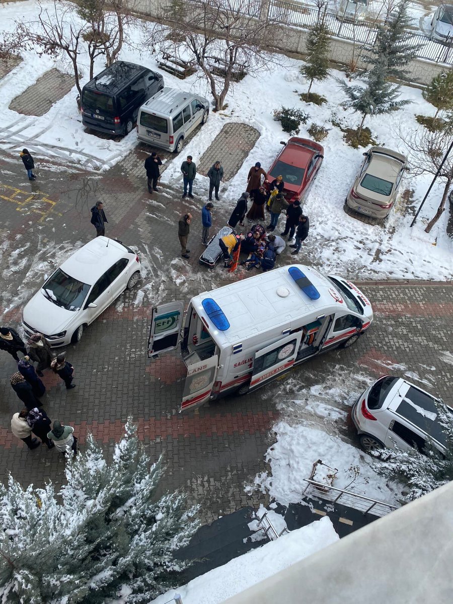 gztcom's tweet photo. #Van'da köpek saldırısına uğrayan 9 yaşındaki Mete Durna, kaldırıldığı hastanede hayatını kaybetti
🔗https://t.co/6ShCRG13Gy https://t.co/JsArhxJOxq