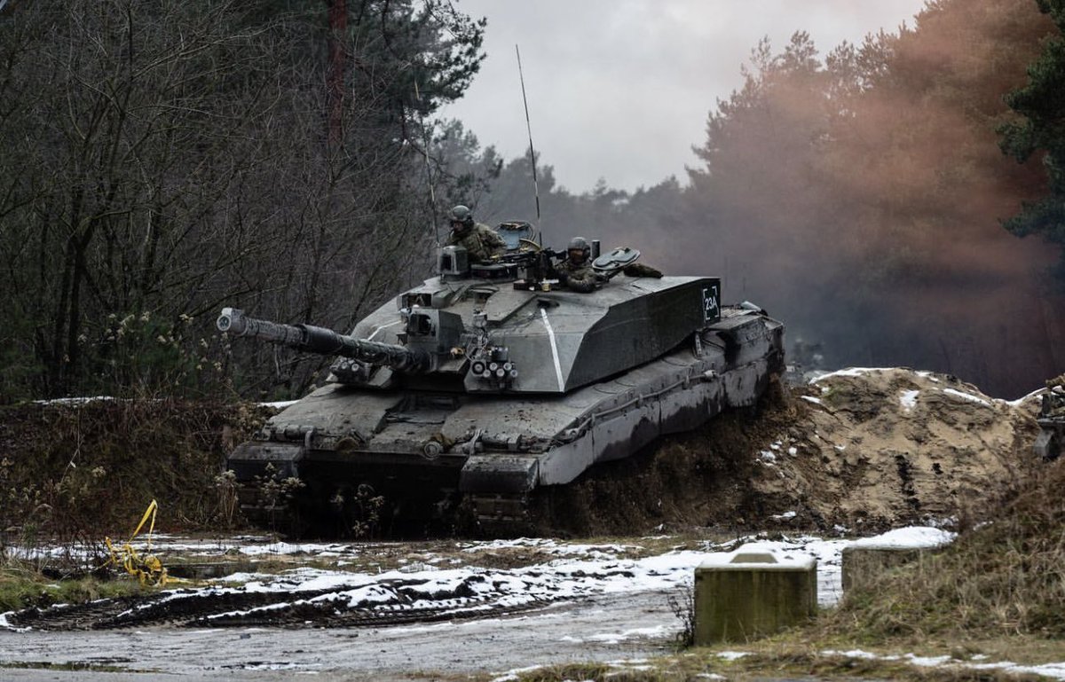 #tanktuesday a Challenger 2 tank @ChurchillsOwn charges over the roadblock to join the firefight during the last mission of the Field Training Exercise (FTX) segment of Ex Tallinn Dawn. #challenger2 #mainbattletank #saab #queensroyalhussars #hussars #battlegroup #cavalry #army