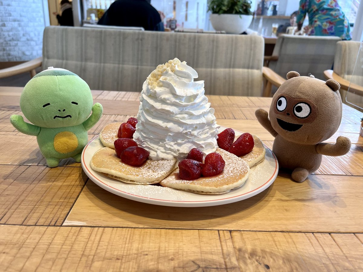 masamasacco's tweet photo. かっぱちゃんとたぬぅ、お待ちかねだよ~❤️
いつか一緒に来たいと思ってたのがやっと叶った🥹
久しぶりやから量見てちょっとびびってるけど(笑)、できる限り頑張るよ。
2人も食べてね💚🤎
#かっぱとたぬき
#パンケーキ
#eggthings https://t.co/i5KeHgn08I