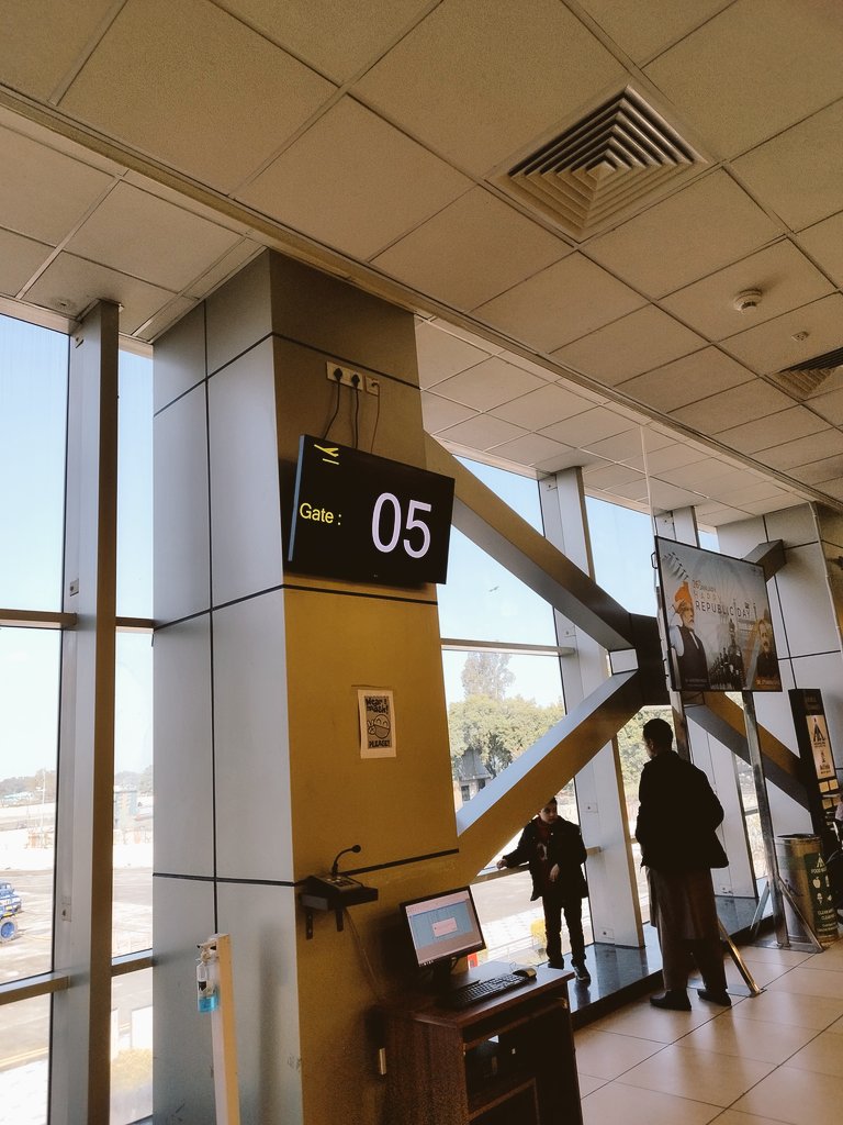 iamaarizbhat's tweet photo. Waiting for SG8160 @flyspicejet
It's my 5th flight in this month with my all time fav. Airlines Spicejet from Jammu To Srinagar
@ksrishi_sxr thanks to your team also
#spicejet #spicemax #jammu #srinagar #priority #cabincrew #spicejetairlines https://t.co/f9nilOOZ4r