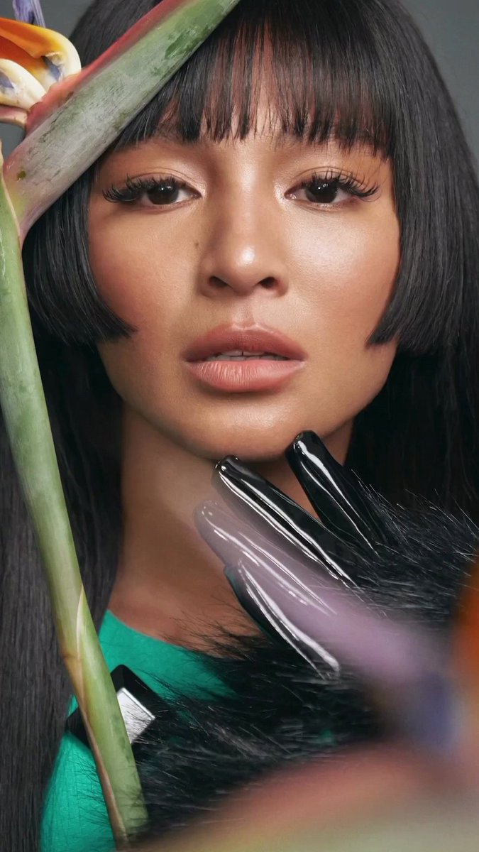 nadine for @voguephilippines wearing @gucci 
Photo by @bjpascual 
Makeup @jellyeugenio 
Fashiondirector @pamquinones 
Styled by @carlosmangubat assisted by @sophietorrinistylist 
Florist @jos.curates 
Hair @paulnebres using @dysonhair @glamseamless @wpi_ph 

#NadineLustre 
©️paul
