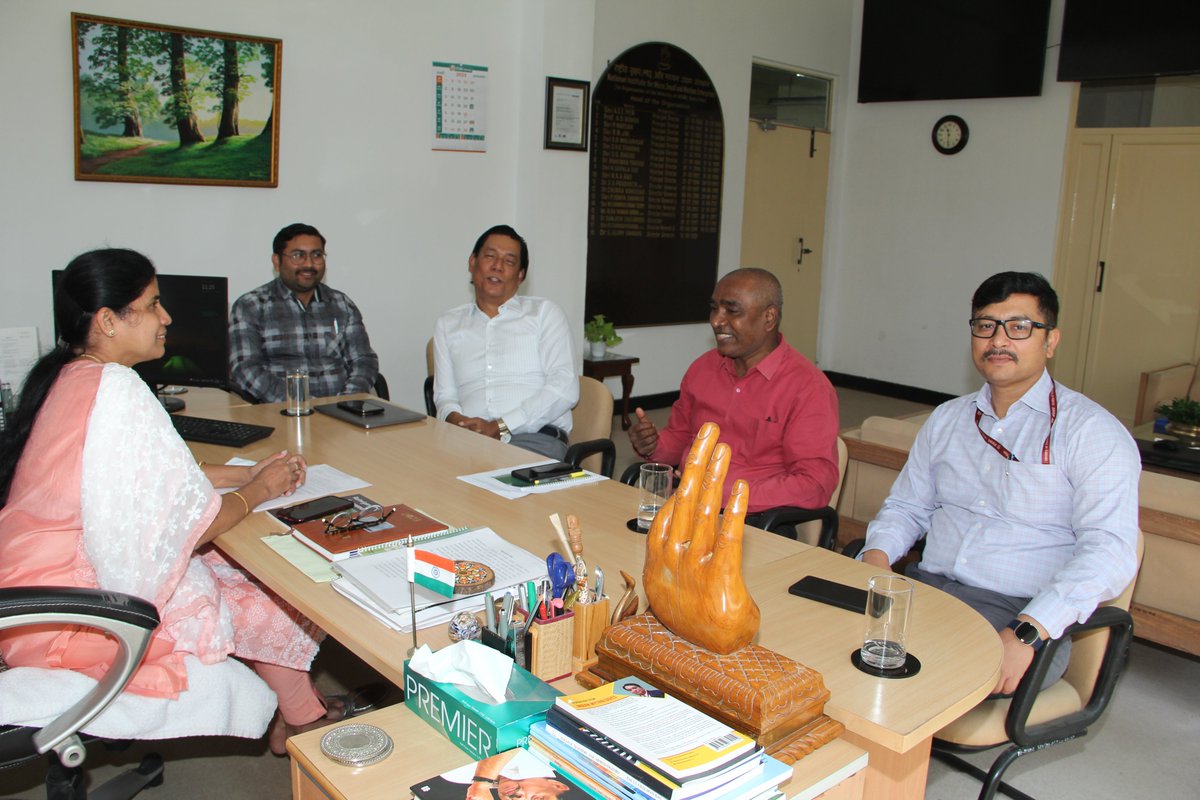 nimsmeeconnect's tweet photo. ni-msme conducted meeting with Mr. Debajit Das and Mr. Vinamra Mishra to finalise the UNIDO study report. #nimsme #MSMEs #Entrepreneurship #UNIDO https://t.co/D2z5khDnEy