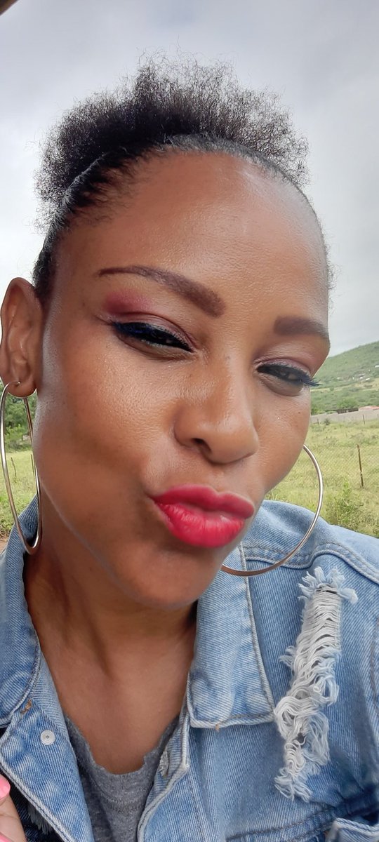 FelicityShiba's tweet photo. I'd like to point out that my current mental, emotional and financial state does not allow for the maintenance of an Afro. Still Puffing though. 😌💁🏾♀️ #Relaxedinthrcountry #newhair #bundubae #meetingshappenheretoo⛳️ #leftfiltersinthecity #Year49 https://t.co/8YzUjSgphq