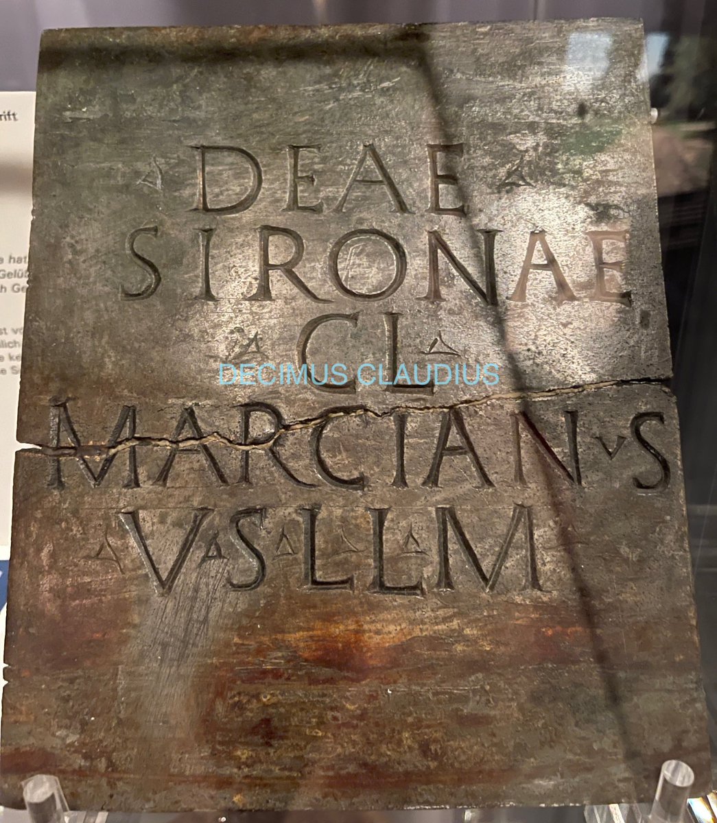 A #Roman bronze #tablet dedicated to the #Celtic healing deity Sirona by Claudius Marcianus, who gladly, willingly, and deservedly fulfilled his vow. Found in Hockenheim and on display in the Badisches Landesmuseum in #Karlsruhe, #Germany.

#epigraphytuesday #archaeology #latin
