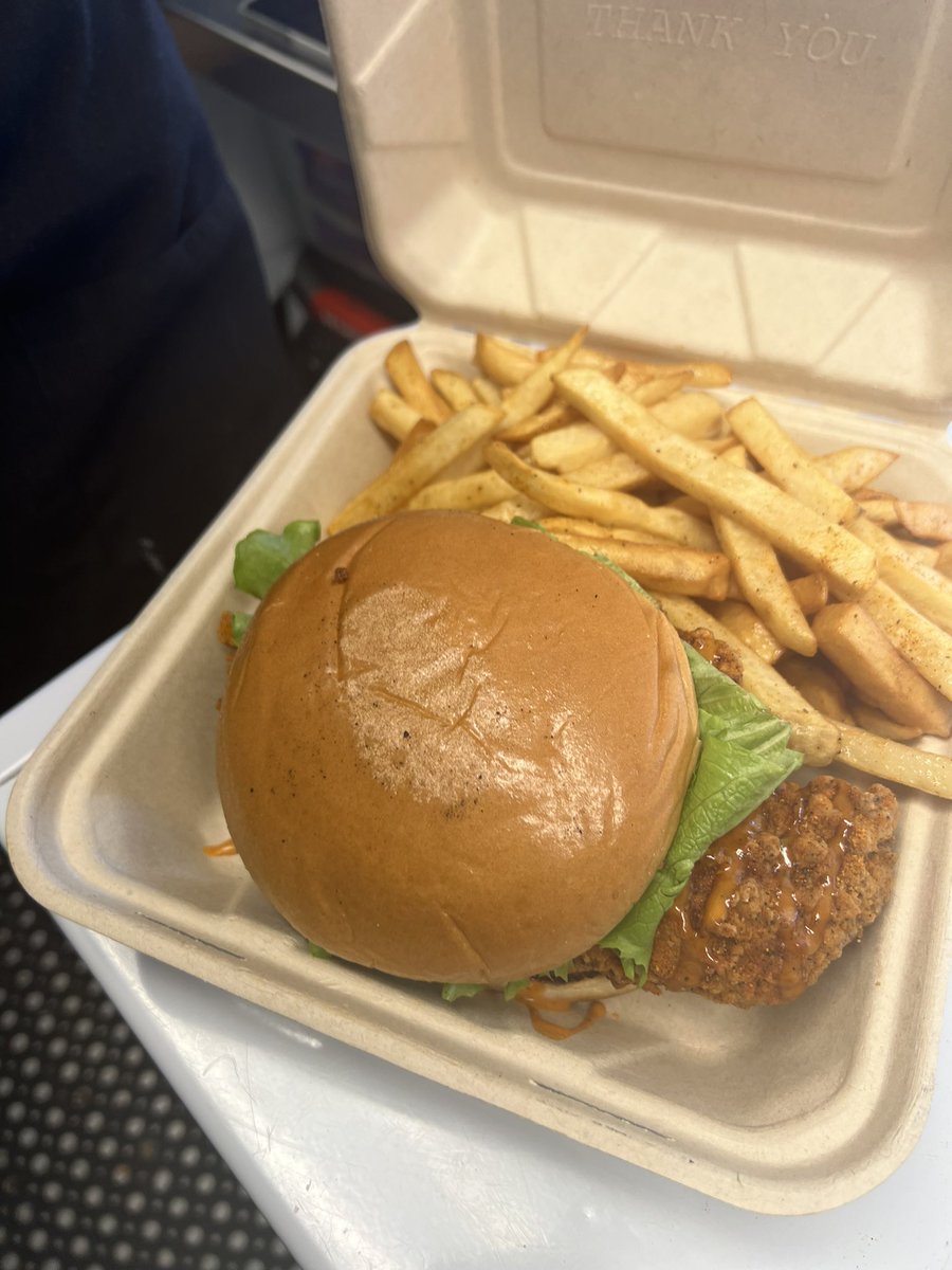 Someone out a ruler to our chicken sandwich! #foodporn #howyoumacn #foodtruck