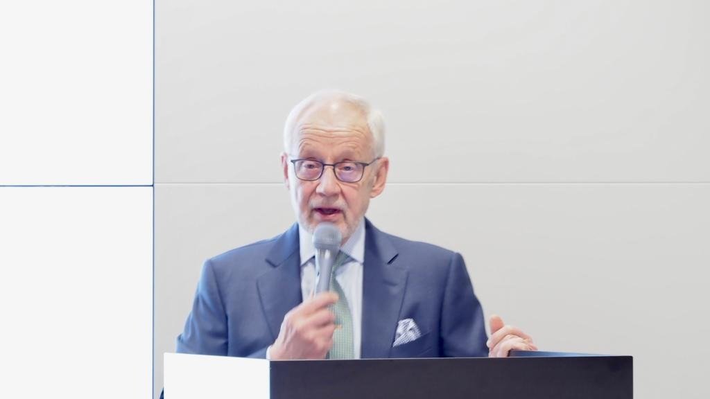 Hyvä omistaja antaa yhtiölle suunnan, on ennustettava, viestii selkeästi. Antaa selkänojaa ja pitkän perspektiivin hallitukselle, osaamista ja aikaa pääoman lisäksi. Hallituksen valinta on omistajan tärkein työkalu vaikuttaa yrityksen tulevaisuuteen. 
@ MarkkuPohjola #hallitustyö