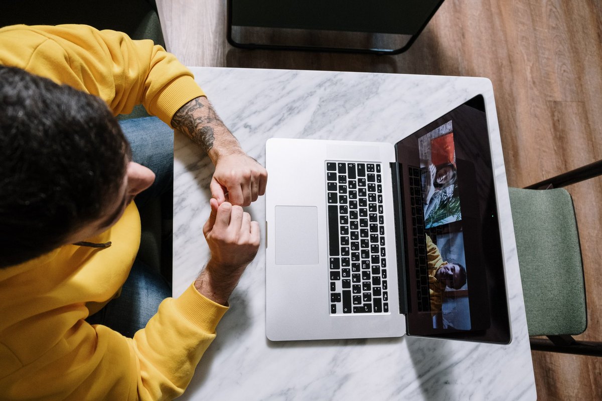 CompassBridge's tweet photo. Time for a meeting a reset?

The average Microsoft Teams user has seen a 252% rise in weekly meeting time since February 2020. 

As businesses scale and add employees, define a communication strategy to ensure you avoid needless reoccurring meetings.

https://t.co/kIonZlehVI https://t.co/yz2HtuWJvA