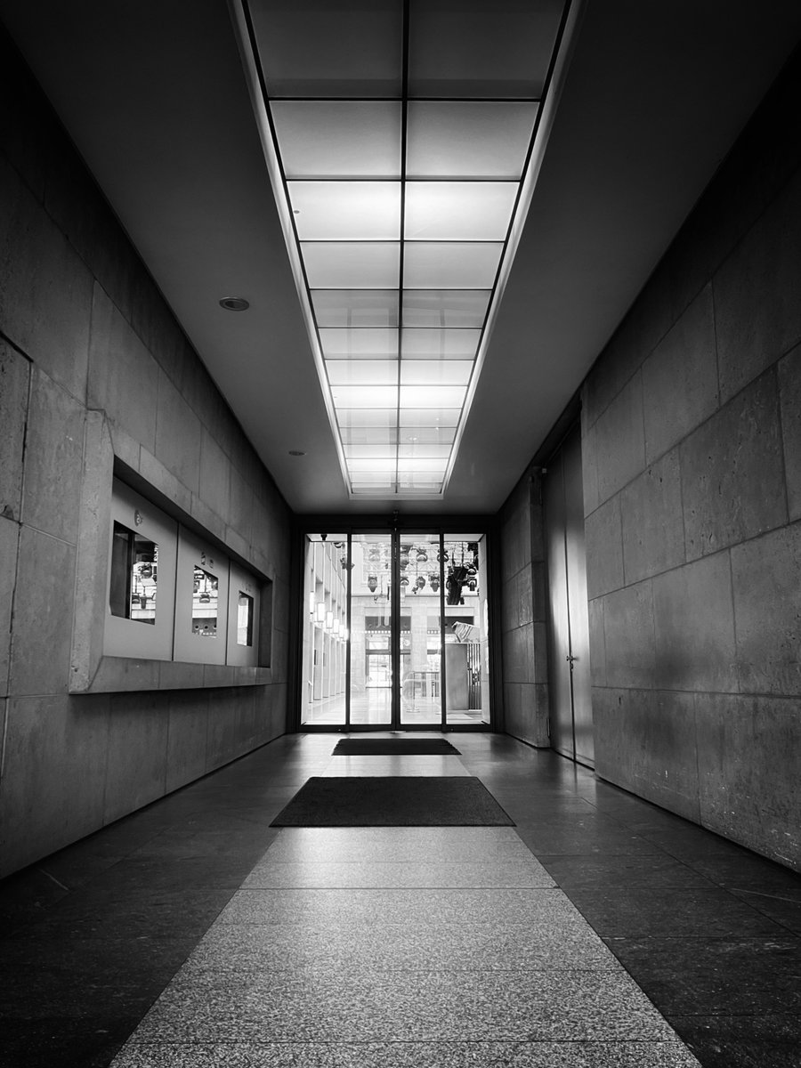Gratitude, hallway to satisfaction 🖤  #ThePhotoHour @StormHourThemes #mobilephotography