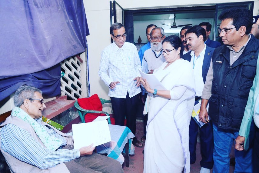 BanglarGorboMB's tweet photo. নোবেলজয়ী অর্থনীতিবিদ অমর্ত্য সেনের সঙ্গে কিছু মূল্যবান সময় কাটালেন মাননীয়া মুখ্যমন্ত্রী মমতা বন্দ্যোপাধ্যায়। 

#BanglarGorboMamata https://t.co/nnLjSCzh7k