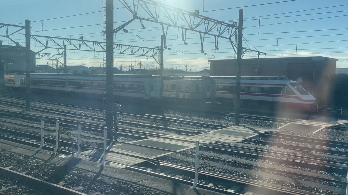 Rail_Channel's tweet photo. #207F 津覇入場 その4。3分割にしてあのスペースに押し込んだのね。万型2コテ4編成入れて計14両がここに置いてある感じですね
#200型 #りょうもう https://t.co/LvsJHd2Lhc