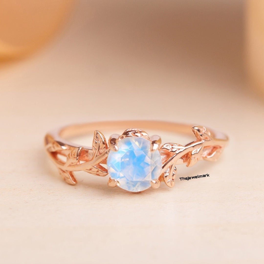 ThejewelMark1's tweet image. 1.5 Carat Genuine Moonstone Ring Moonstone Silver Ring etsy.me/3WR42er #moissanitediamond #bluegemstone #moonstonering #modernring #vintagewedding #uniqueengagement #handmadering #modernring #yellowgoldring #ringsforwomen #foreverring