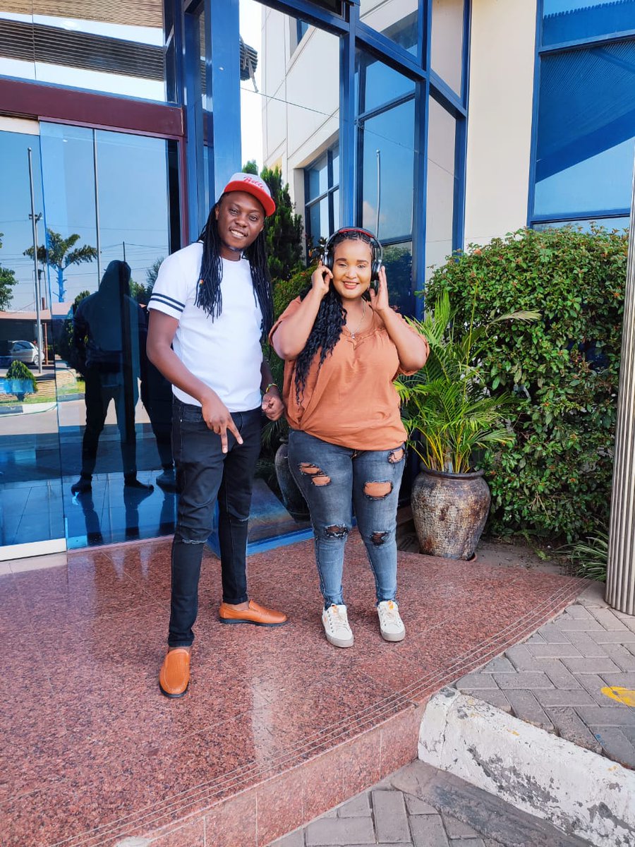 #vybeayard wozza! Ndio ao sisi kwenye pamba yetu safi asapa <a href="/VybezRadioKE/">Vybez Radio</a> tuko na <a href="/deejaypatiz/">DEEJAY PATIZ</a> looku yako iko vipi?