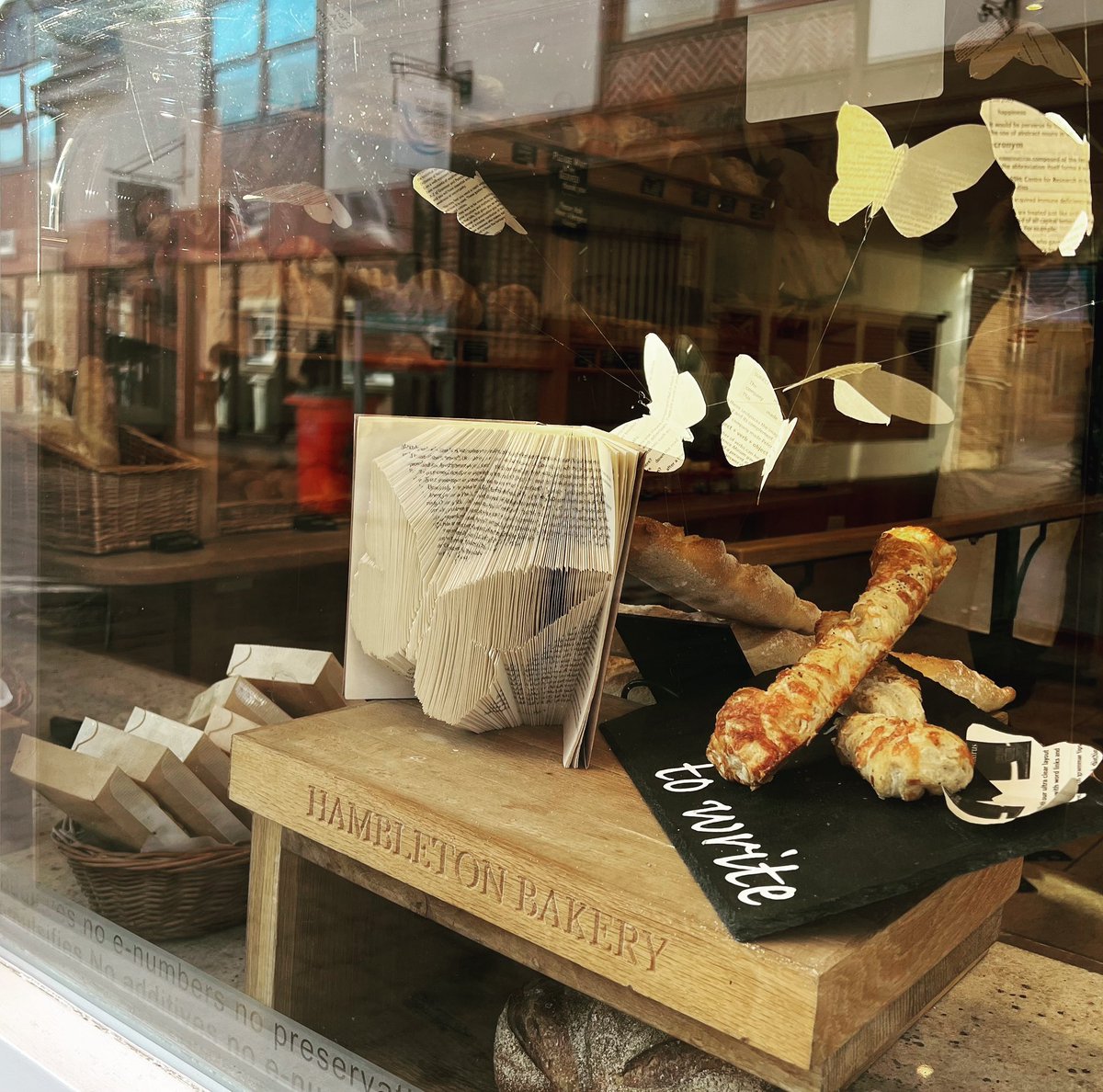 HambletonBakery's tweet photo. There’s no denying it, our Lincolnshire Poacher cheese straws always get your vote❎ #itsallintheingredients #bestingredients 
#itstimetowriteanewstory #cheesestraws #lincolnshirepoacher 

#healthybread #artisanbread #freshbread  #wellbread #noadditives #nopreservatives https://t.co/l79jswAOe1