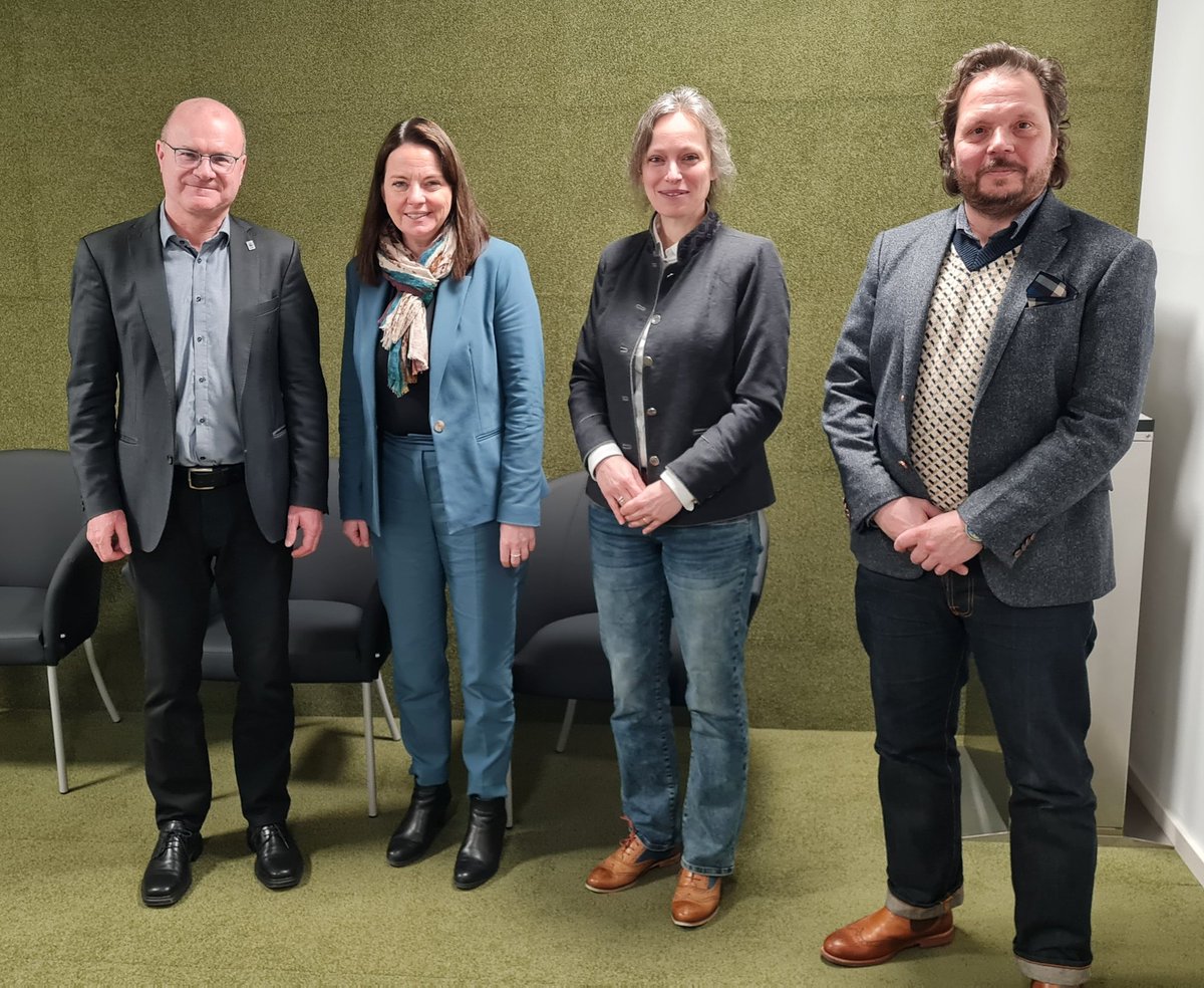 N_Schaeffer's tweet photo. Antrittsbesuch bei Kerstin Engelhardt-Blum, Regierungspräsidentin in Mittelfranken. Danke für sehr gutes Gespräch. Wir freuen uns auf Besuch in @LBV_de Umweltstationen am #Rothsee #Altmühlsee. https://t.co/6HdUbXIsYI