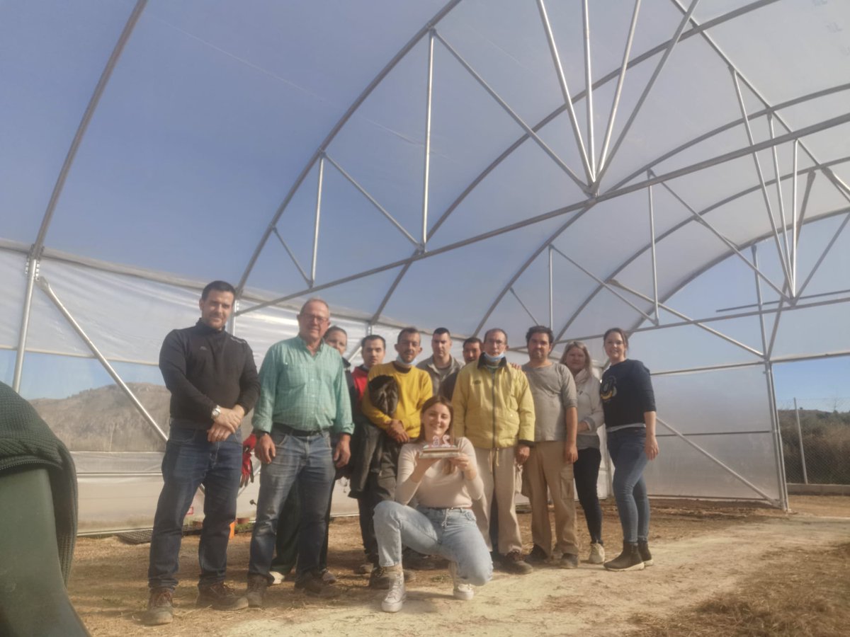 afemnor's tweet photo. +Huerta continúa! 👩‍🌾🧑‍🌾Taller ocupacional de horticultura, jardinería y floricultura terapéutica. ¡Nos encanta!🍆🫒🪴🌸
¿Quieres más información sobre el taller o inscribirte para participar?
Contacta con #AFEMNOR al ☎️ 968700966 o 695673043
#saludmental 
#formación 
#motivación https://t.co/s1sGfIp7SX
