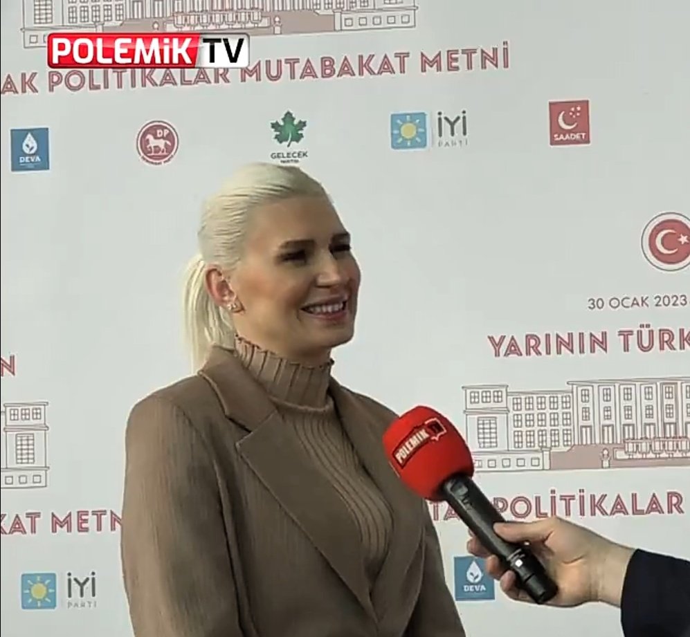 Güzelliğiyle sosyal medyayı sallayan Bilecik Belediye Başkan Vekili Melek Mızrak Şubaşı, Polemik TV'ye konuştu.
youtu.be/k59xLkgw7eo