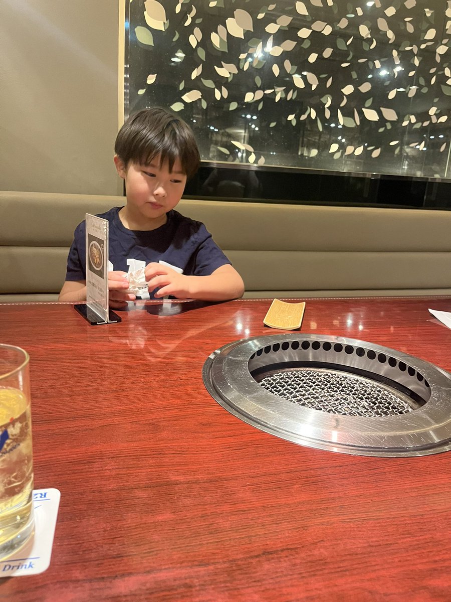 公文に行かないと1時間近く逃げ回り続けて最終叙々苑に連れて来られた。ふざけた生き方すぎ