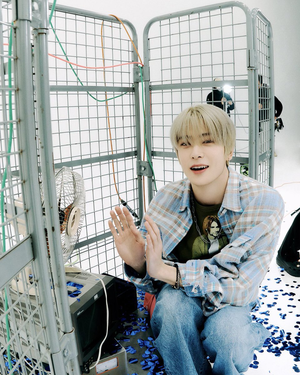hourly jaehyun tweet media
