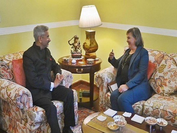 ani_digital's tweet photo. "Good talk" on Indian subcontinent, Indo-Pacific with US Under Secy of State Nuland: EAM Jaishnakar
Read @ANI Story | https://t.co/4ANFYuHkwv
#India #Jaishankar #VictoriaNuland #USUnderSecretary https://t.co/NEPh3L0w9v