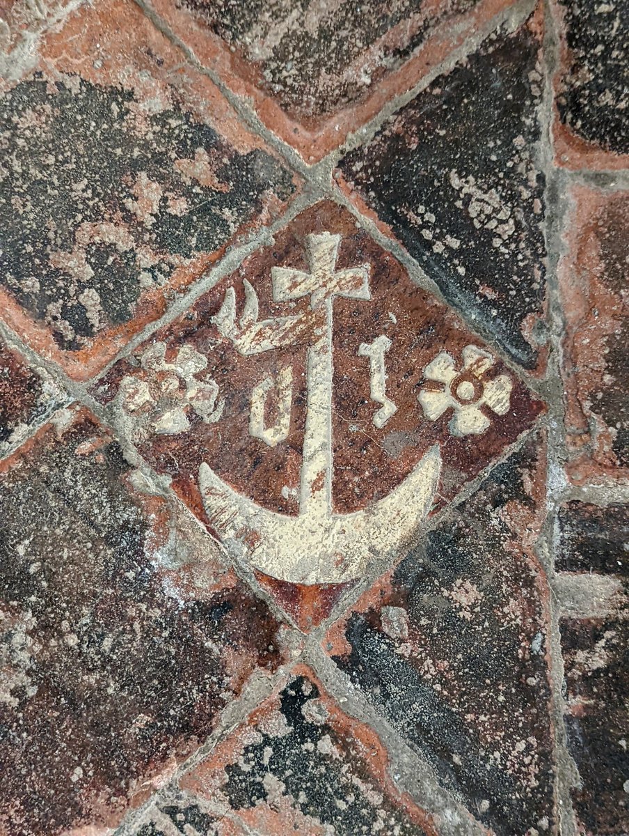 14thC tile at St Mary's, Chastleton.  Full of marian symbols.
#TilesonTuesday