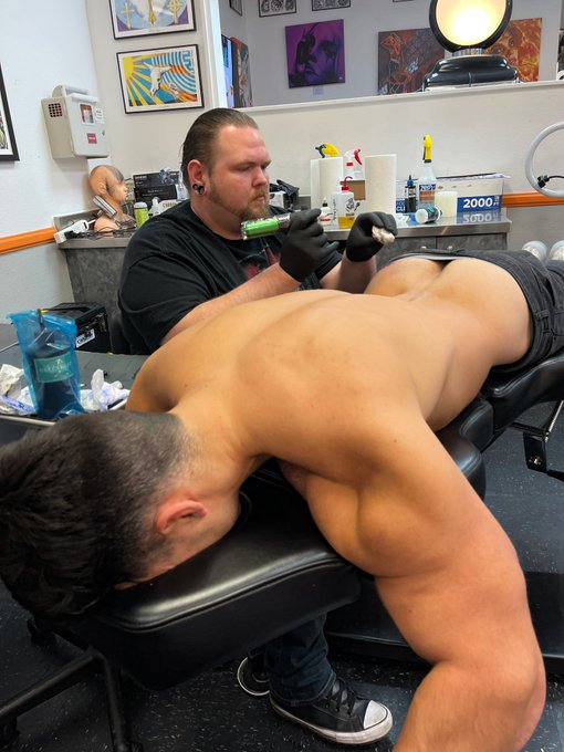 What happens in Vegas 🥴 guess what i got tatted? 😱🫣 https://t.co/3ZGTZmtxn7