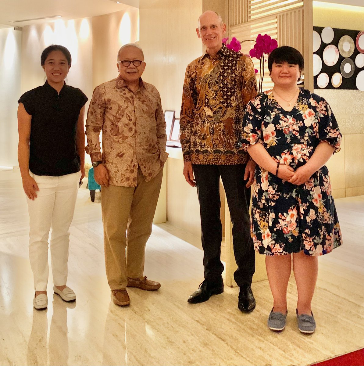 LambertGrijns's tweet photo. Inspiring conversation about cultural heritage with my very knowledgeable #Menteng neighbour, former @DKIJakarta Governor and Ambassador to Germany H.E. Fauzi Bowo @bangfauzibowo and Tugu Kunstkring’s Annette Anhar #friendsofMenteng #Jakartaculturalheritage
#kotatua https://t.co/NUdwlprJUp