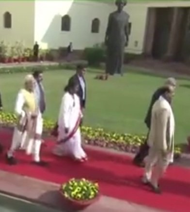 CprdIndia's tweet photo. "In this Parliament, which is the heart of our democracy, it should be our endeavor to set goals that seem difficult and achieve them. We should try to accomplish today what is to be done tomorrow" 
H.E. Droupadi Murmu Ji
#BudgetSession
@rashtrapatibhvn 
@narendramodi https://t.co/OR0LnAcX2n